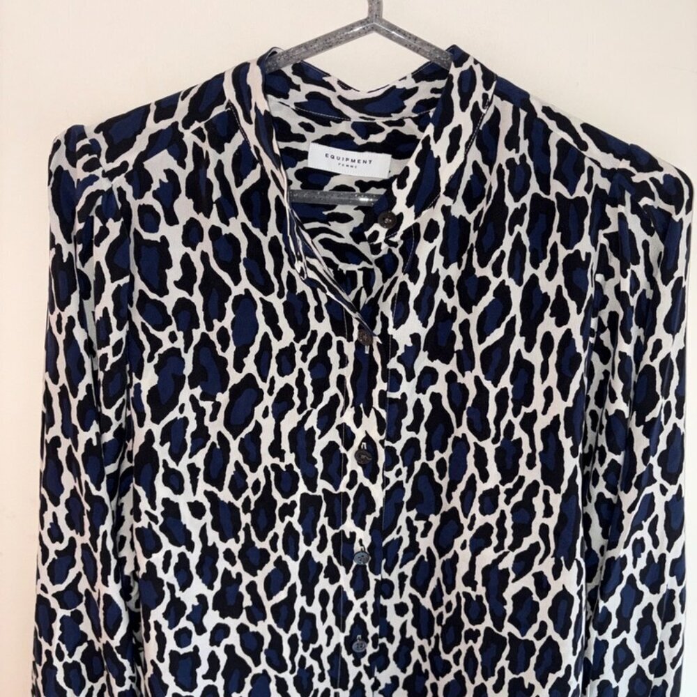 Equipment Collarless Oversize Cuff Silk Shanton Shirt Navy Blouse Size Small - Picture 1 of 13